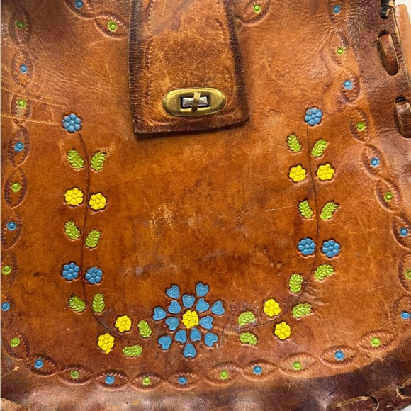 70’s hand tooled floral embossed leather saddle bag shoulder bag. Boho - Picture 2 of 6